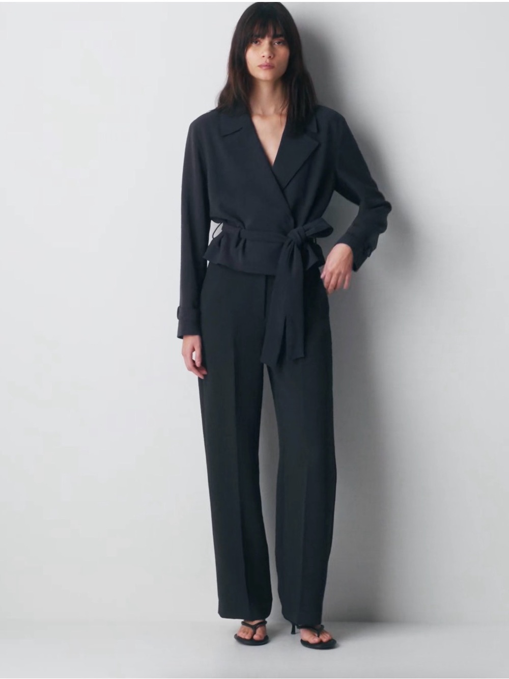 Aritzia limitless pant in black crepette size 4 short - Picture 2 of 13